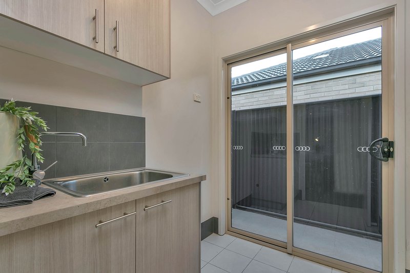 Photo - 13 Roxburgh Crescent, Blakeview SA 5114 - Image 10