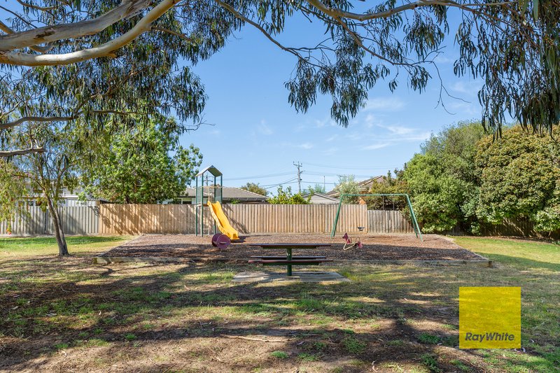 Photo - 13 Roycroft Avenue, Highton VIC 3216 - Image 15