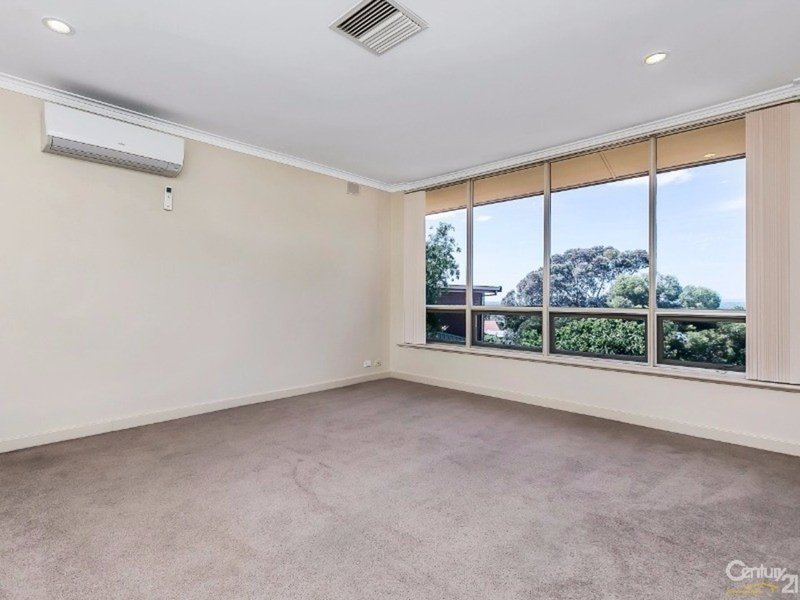 Photo - 13 Royston Crescent, Seacombe Heights SA 5047 - Image 5