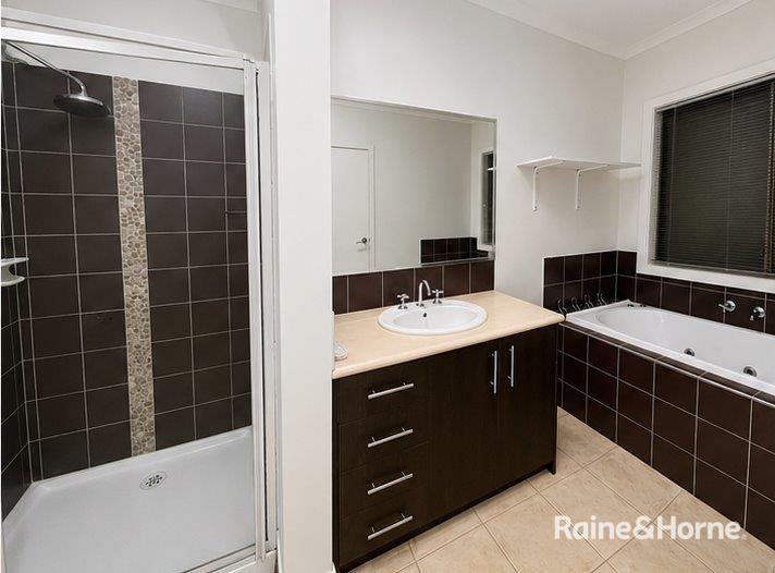 Photo - 13 Rushcutters Place, Taylors Hill VIC 3037 - Image 6