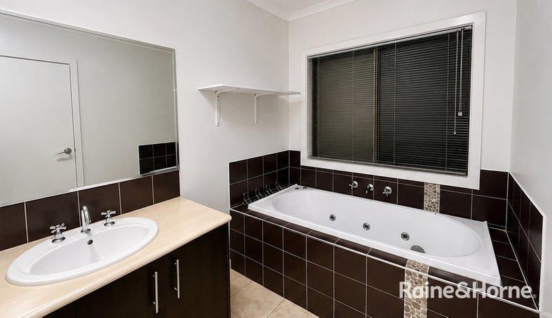 Photo - 13 Rushcutters Place, Taylors Hill VIC 3037 - Image 7