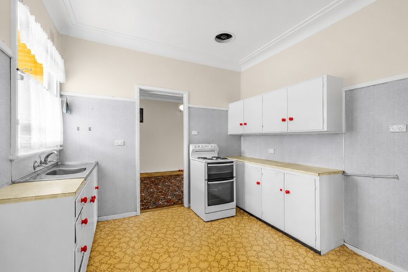 Photo - 13 Ruswell Avenue, Warners Bay NSW 2282 - Image 2