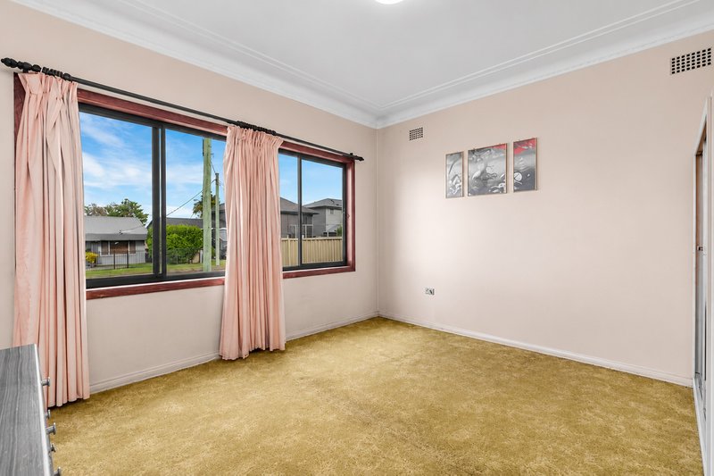 Photo - 13 Ruswell Avenue, Warners Bay NSW 2282 - Image 5