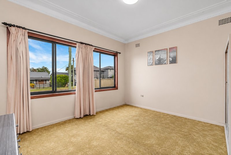 Photo - 13 Ruswell Avenue, Warners Bay NSW 2282 - Image 6