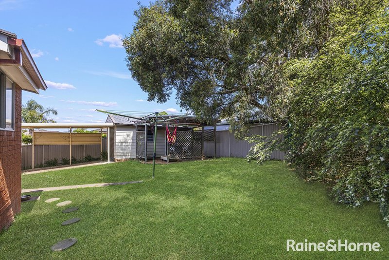 Photo - 13 Salamaua Place, Glenfield NSW 2167 - Image 9