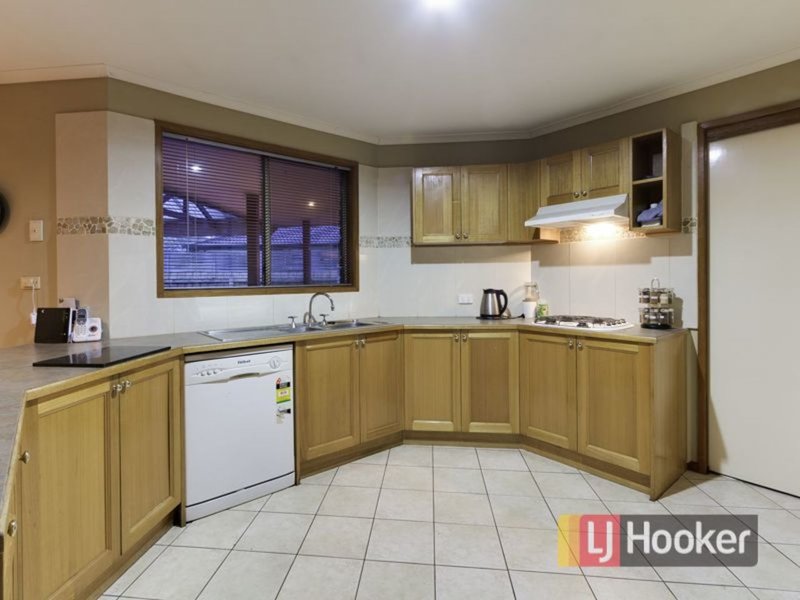 Photo - 13 Samantha Crescent, Cranbourne North VIC 3977 - Image 4