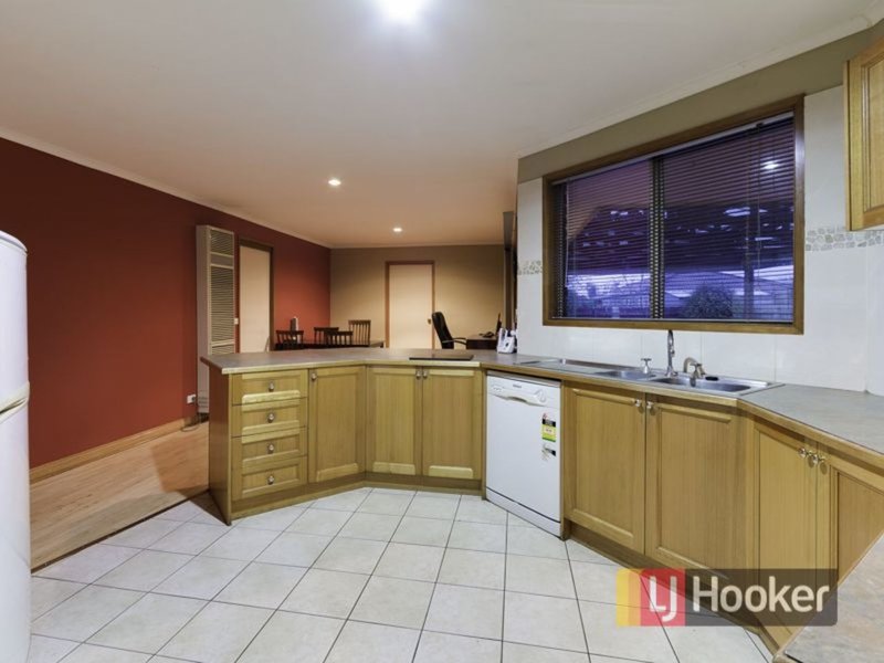 Photo - 13 Samantha Crescent, Cranbourne North VIC 3977 - Image 6