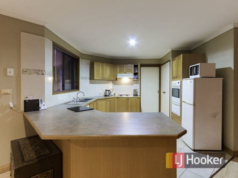 Photo - 13 Samantha Crescent, Cranbourne North VIC 3977 - Image 7