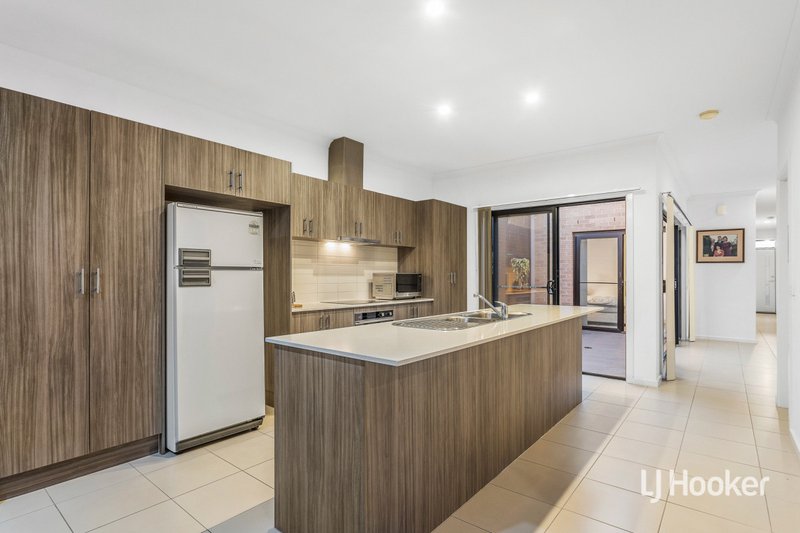 Photo - 1/3 Santander Crescent, Point Cook VIC 3030 - Image 3