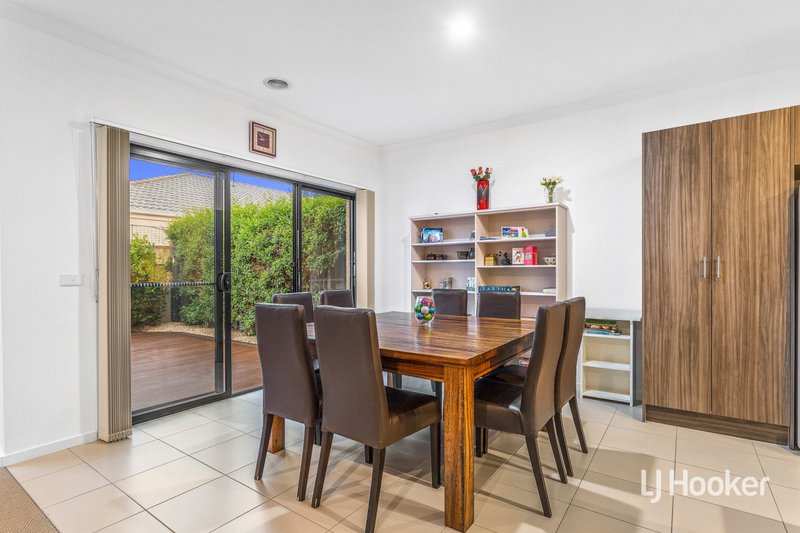 Photo - 1/3 Santander Crescent, Point Cook VIC 3030 - Image 5