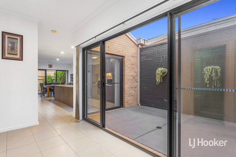 Photo - 1/3 Santander Crescent, Point Cook VIC 3030 - Image 7