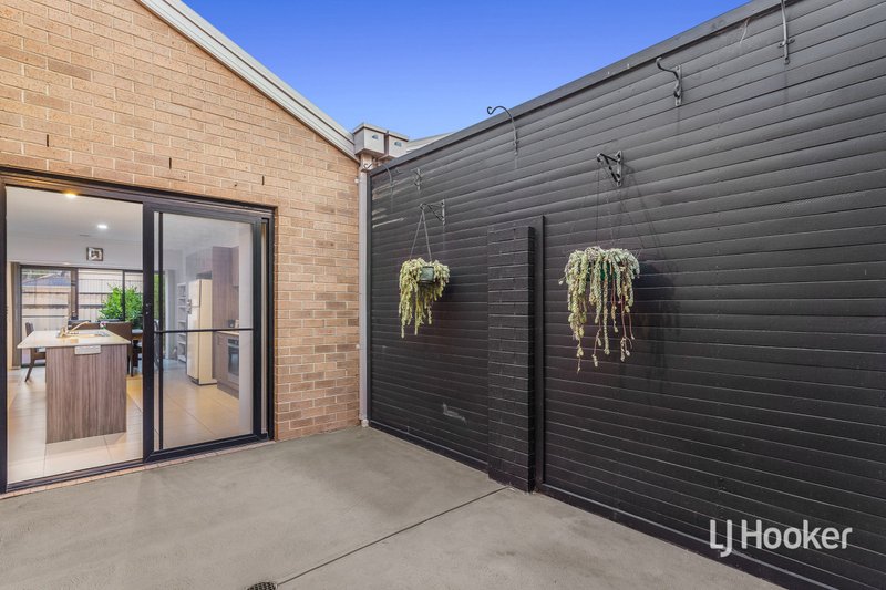 Photo - 1/3 Santander Crescent, Point Cook VIC 3030 - Image 8