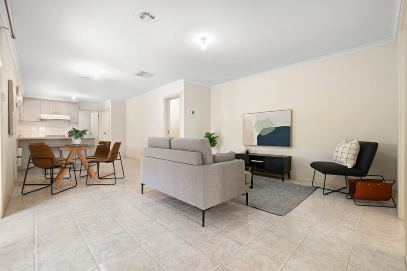 Photo - 13 Sasha Court, Werribee VIC 3030 - Image 4