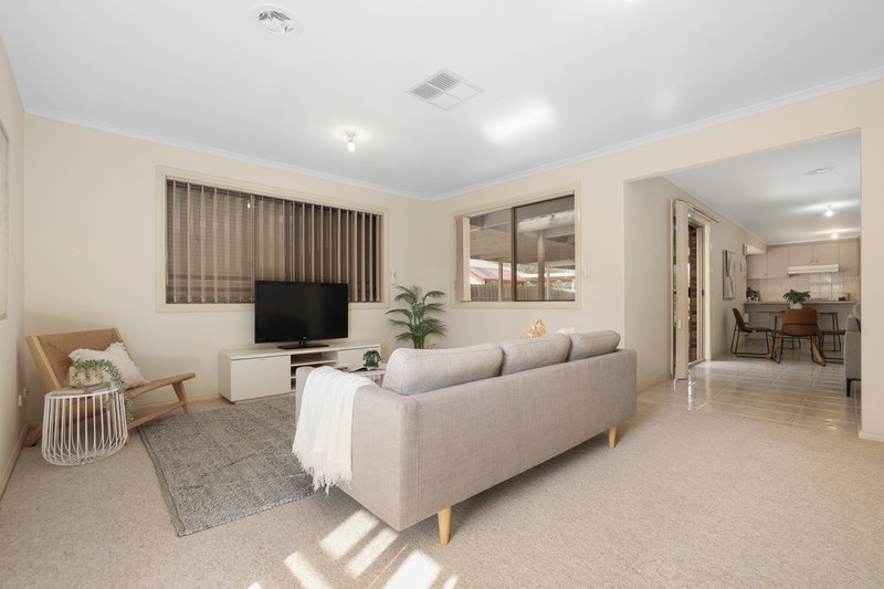 Photo - 13 Sasha Court, Werribee VIC 3030 - Image 5