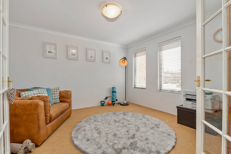 Photo - 13 Savona Grove, Mindarie WA 6030 - Image 4