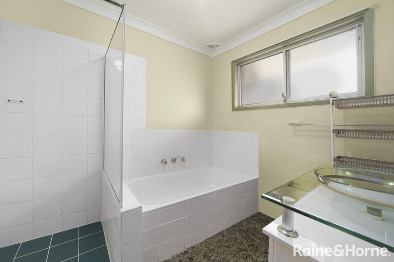 Photo - 13 Saywell Road, Macquarie Fields NSW 2564 - Image 6