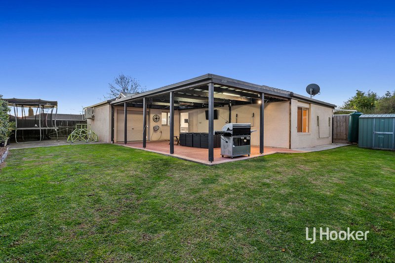 Photo - 13 Seaside Close, Seabrook VIC 3028 - Image 16