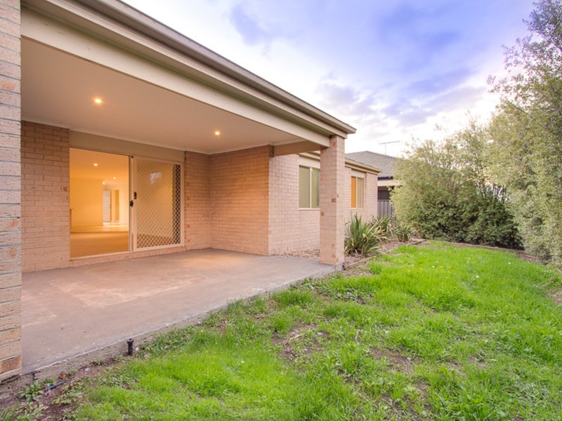 Photo - 13 Seaton Court, Tarneit VIC 3029 - Image 17