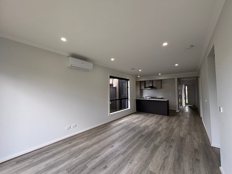 Photo - 13 Sechura Road, Truganina VIC 3029 - Image 3