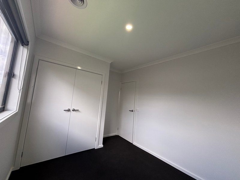 Photo - 13 Sechura Road, Truganina VIC 3029 - Image 9
