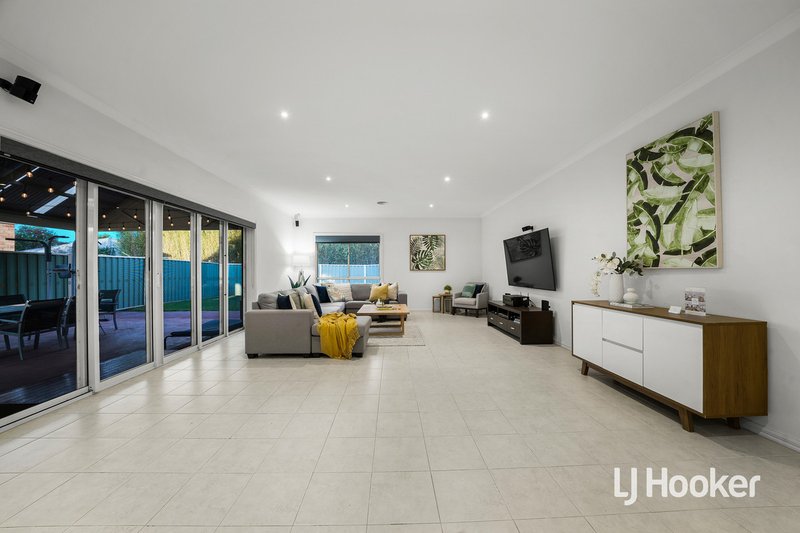 Photo - 13 Shaftsbury Boulevard, Point Cook VIC 3030 - Image 5