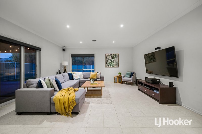 Photo - 13 Shaftsbury Boulevard, Point Cook VIC 3030 - Image 6