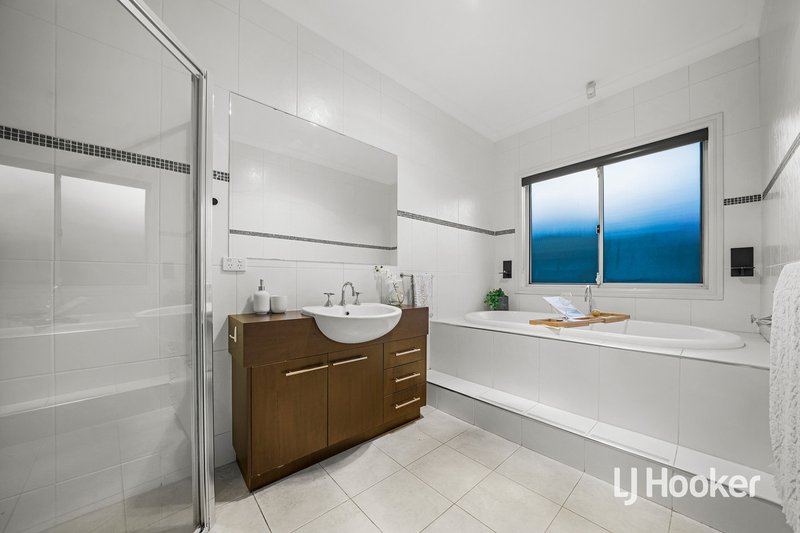 Photo - 13 Shaftsbury Boulevard, Point Cook VIC 3030 - Image 17