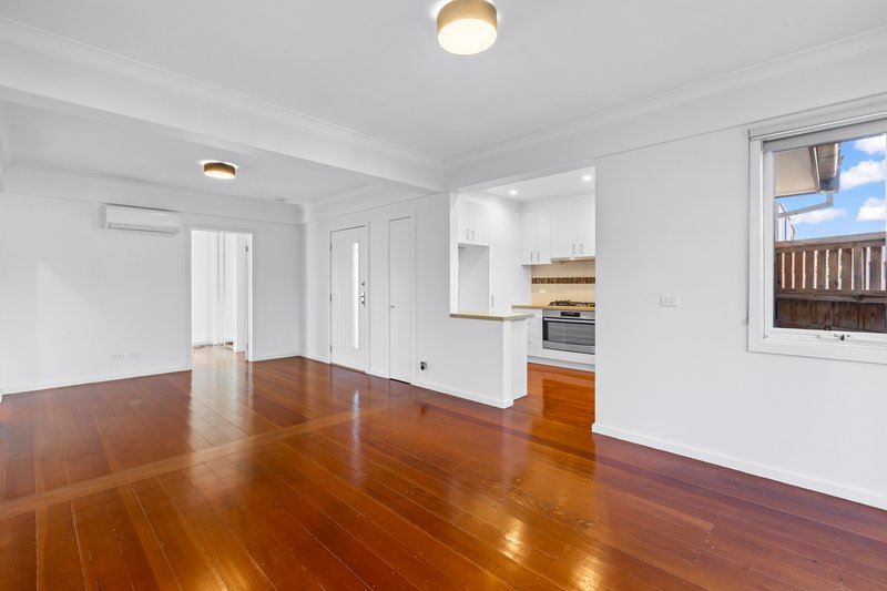 Photo - 1/3 Shakespeare Grove, Heidelberg Heights VIC 3081 - Image 3