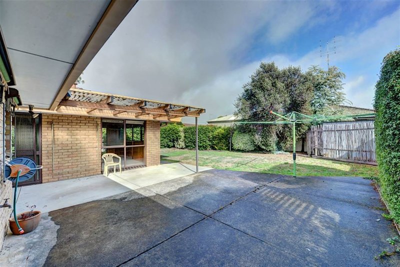 Photo - 13 Shaw Avenue, Wendouree VIC 3355 - Image 16