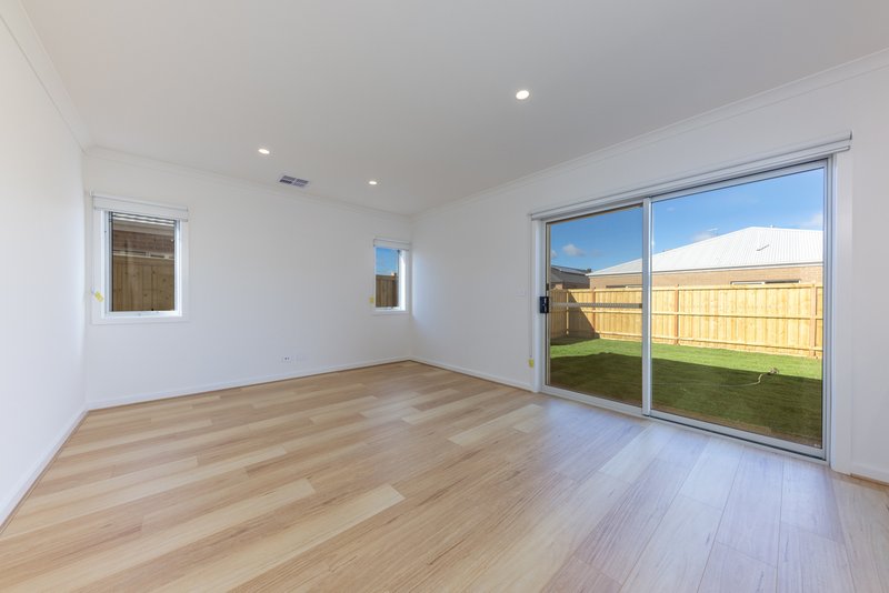 Photo - 13 Sheryl Street, Sunbury VIC 3429 - Image 5