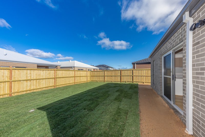 Photo - 13 Sheryl Street, Sunbury VIC 3429 - Image 9