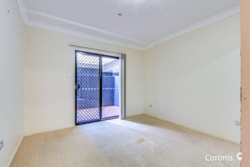 Photo - 1/3 Shottery Street, Yeronga QLD 4104 - Image 4