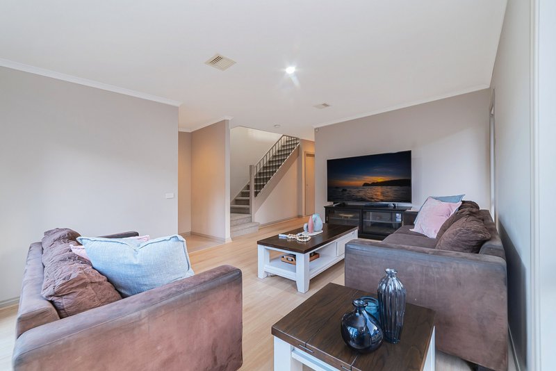 Photo - 13 Sienna Court, Roxburgh Park VIC 3064 - Image 3