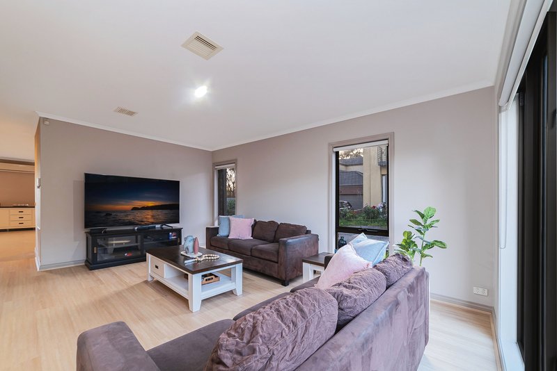 Photo - 13 Sienna Court, Roxburgh Park VIC 3064 - Image 5