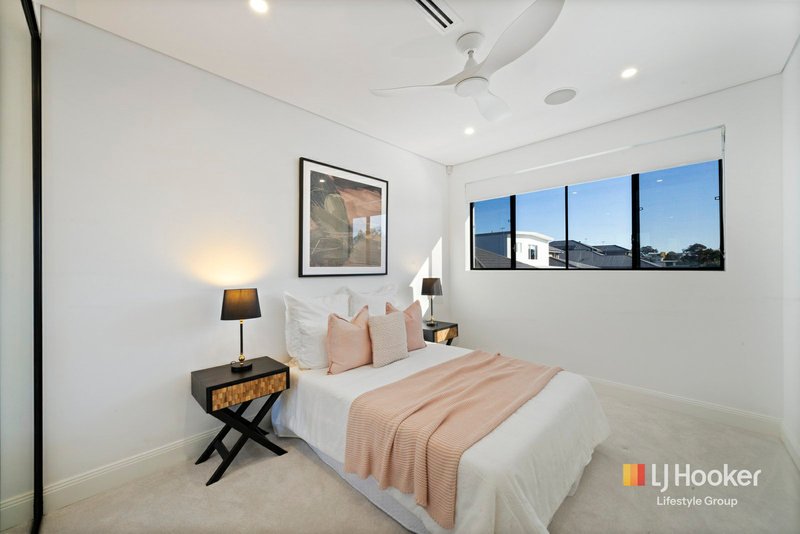 Photo - 13 Silvester Way, Gledswood Hills NSW 2557 - Image 15