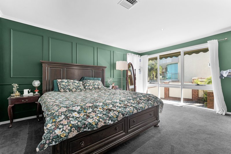 Photo - 13 Skipton Place, Endeavour Hills VIC 3802 - Image 4