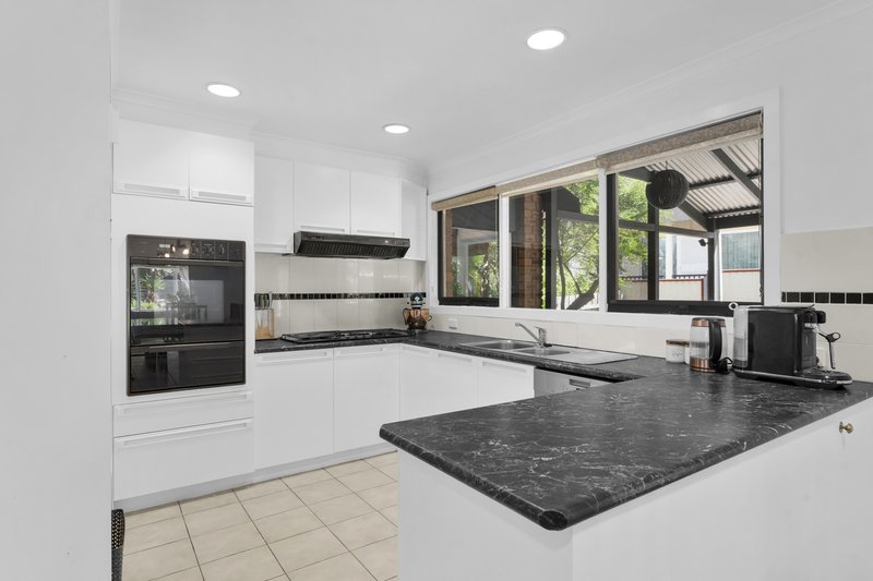 Photo - 13 Skipton Place, Endeavour Hills VIC 3802 - Image 8