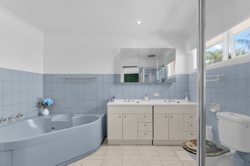 Photo - 13 Skipton Place, Endeavour Hills VIC 3802 - Image 9
