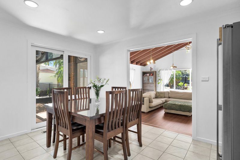 Photo - 13 Skipton Place, Endeavour Hills VIC 3802 - Image 10