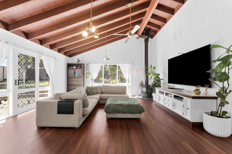 Photo - 13 Skipton Place, Endeavour Hills VIC 3802 - Image 11