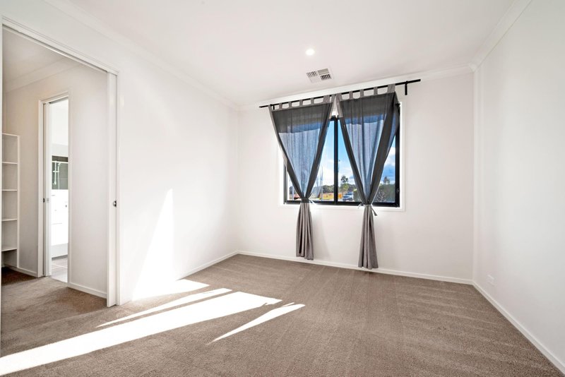 Photo - 13 Solong Street, Lawson ACT 2617 - Image 13