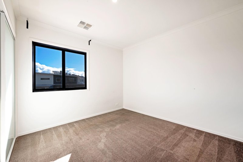 Photo - 13 Solong Street, Lawson ACT 2617 - Image 15