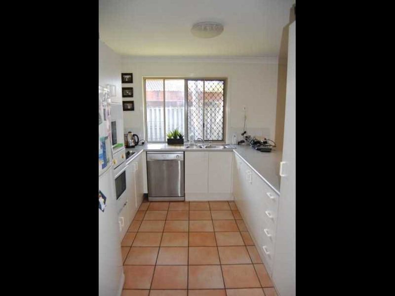 Photo - 13 Sonama Court, Burleigh Waters QLD 4220 - Image 5