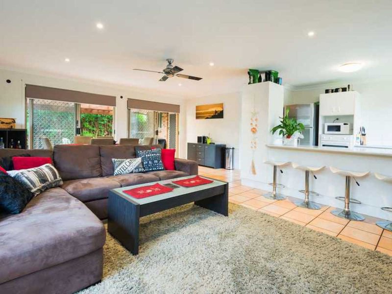 Photo - 13 Sonama Ct , Burleigh Waters QLD 4220 - Image 2