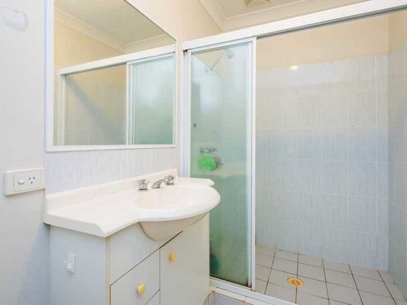 Photo - 13 Sonama Ct , Burleigh Waters QLD 4220 - Image 9