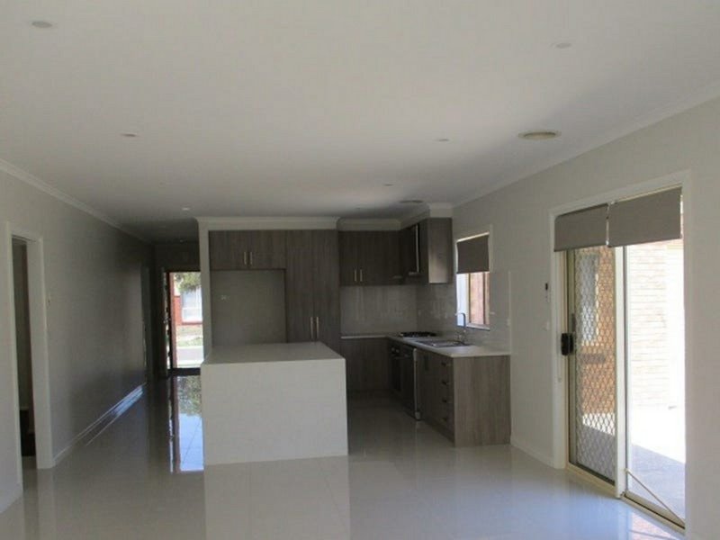 Photo - 13 Sonnet Way, Truganina VIC 3029 - Image 3