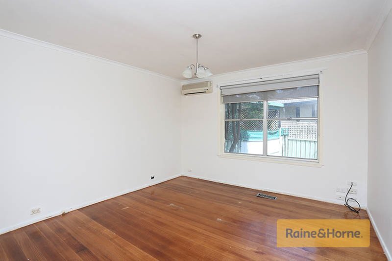 Photo - 13 Sorrento Street, Broadmeadows VIC 3047 - Image 6