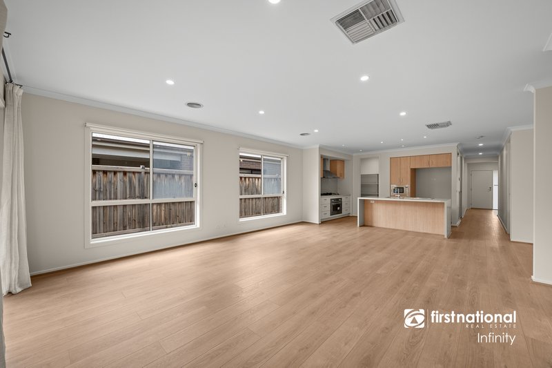 Photo - 13 Spartan Way, Williams Landing VIC 3027 - Image 5