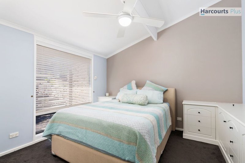 Photo - 13 St Vincents Avenue, Hallett Cove SA 5158 - Image 11