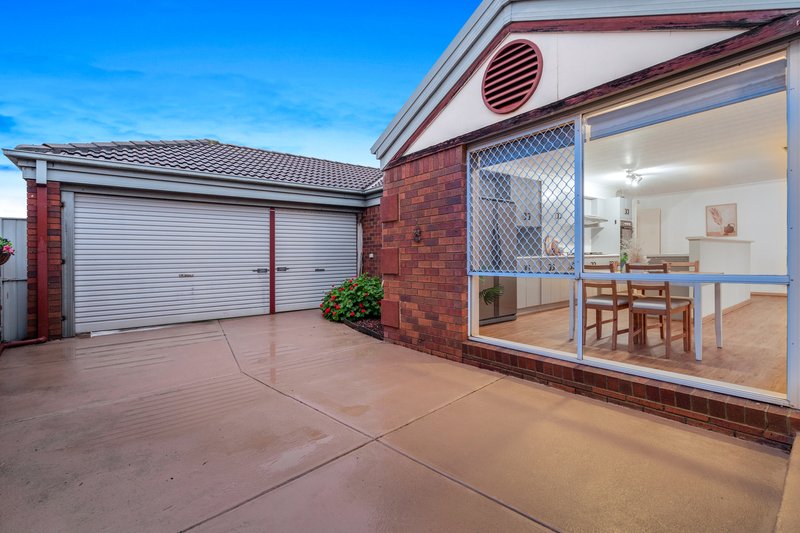 Photo - 13 Stainsby Crescent, Roxburgh Park VIC 3064 - Image 24